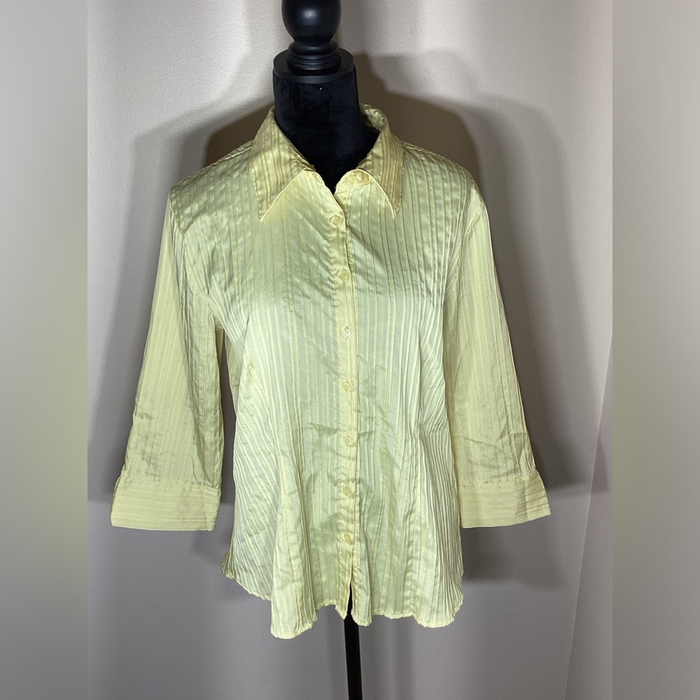 Croft & Barrow 3/4 Sleeve Yellow Button Up Size Large